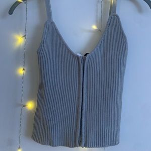 NWT gray zara ribbed crop top with clasps.